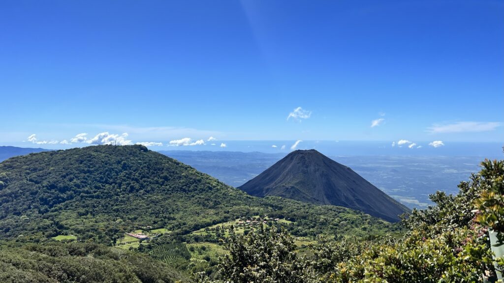 Descanso en Cerro Verde después de subir el Volcán de Santa Ana
