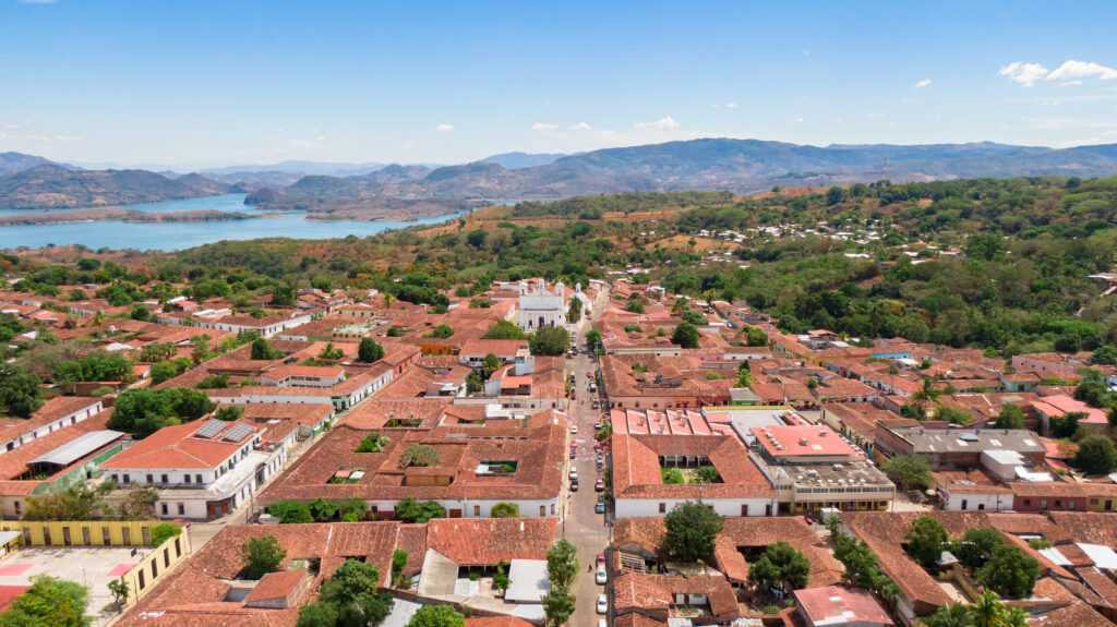 Qué hacer cerca de Suchitoto con vista al Lago Suchitlán
