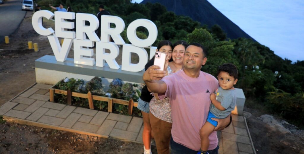 Miradores en Cerro Verde con vistas volcánicas