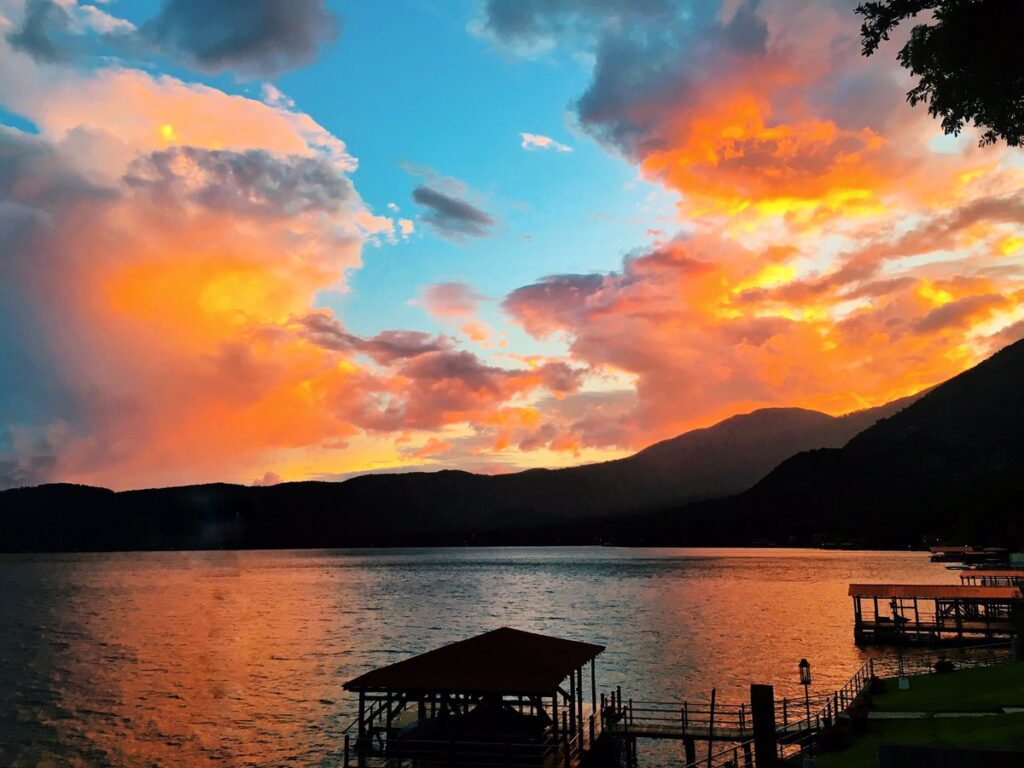 Atardecer en el Lago de Coatepeque para una boda