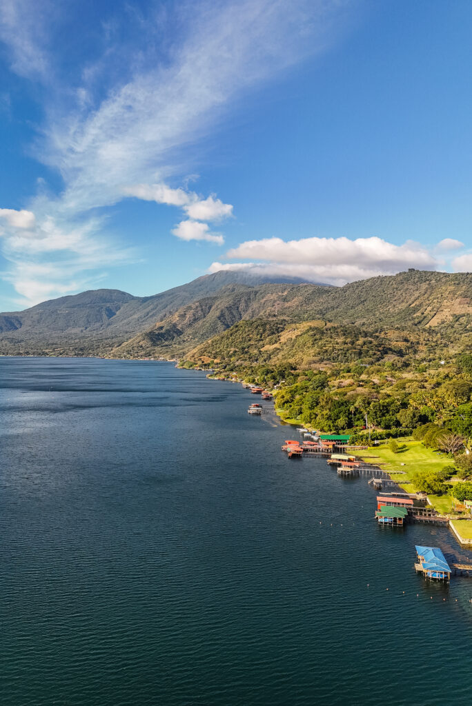 Ceremonia de boda frente al Lago de Coatepeque