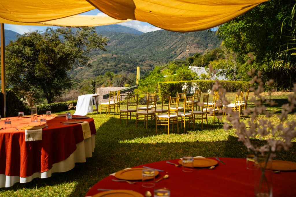 Bodas en el Lago de Coatepeque con vista y encanto natural