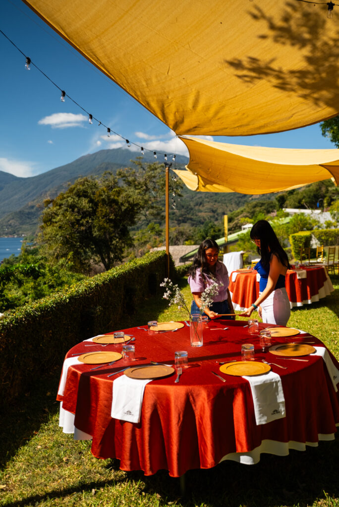 Recepción de boda con vista al Lago de Coatepeque