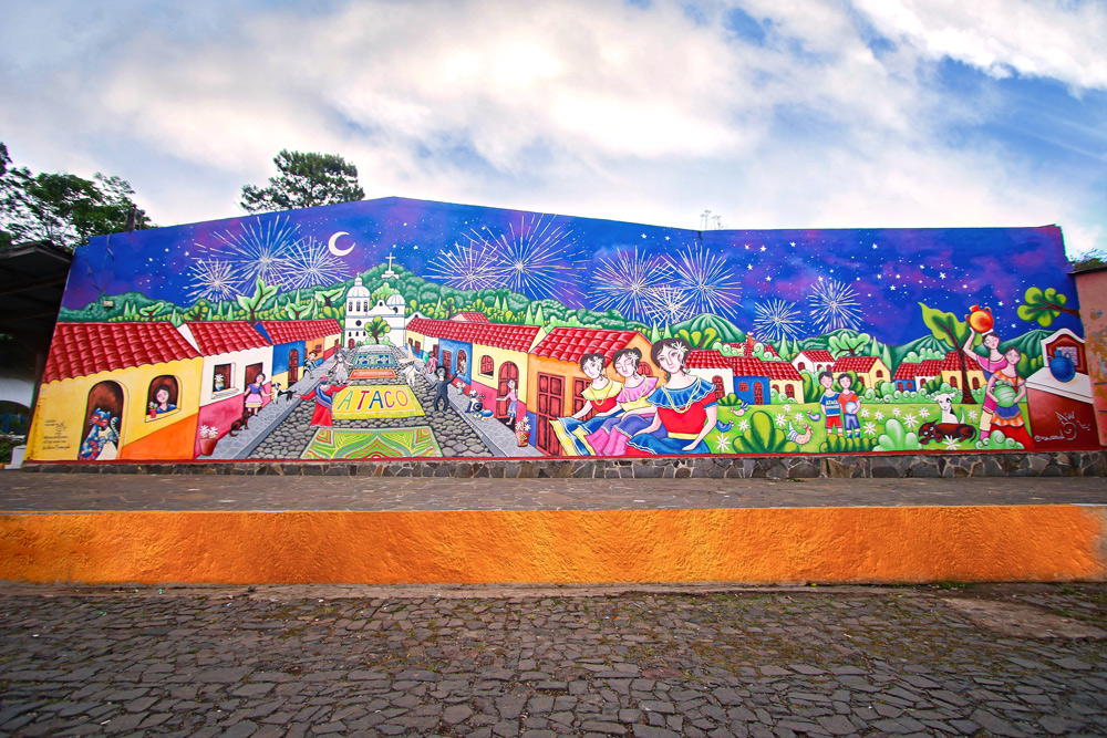 Mural en Ataco inspirado en la identidad local