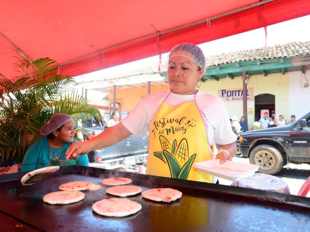 Recorrido por el Festival del Maíz en Suchitoto