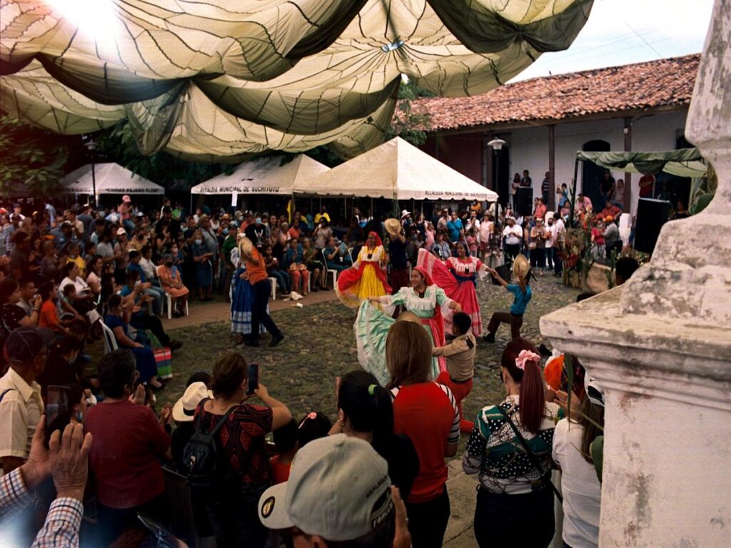 Ambiente del Festival del Café en Ataco