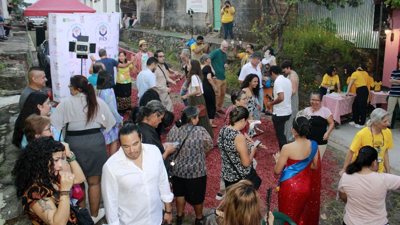 Recorrido cultural por Suchitoto durante el Festival de Cine