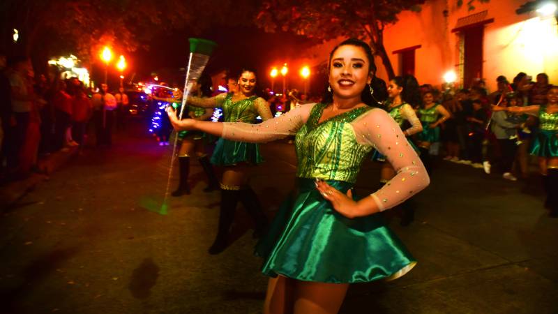 Suchitoto de noche durante el Desfile de las Antorchas
